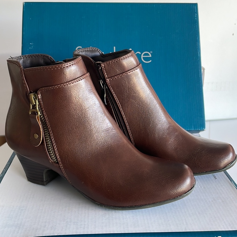 Fabulaire Booties - Picture 2 of 8